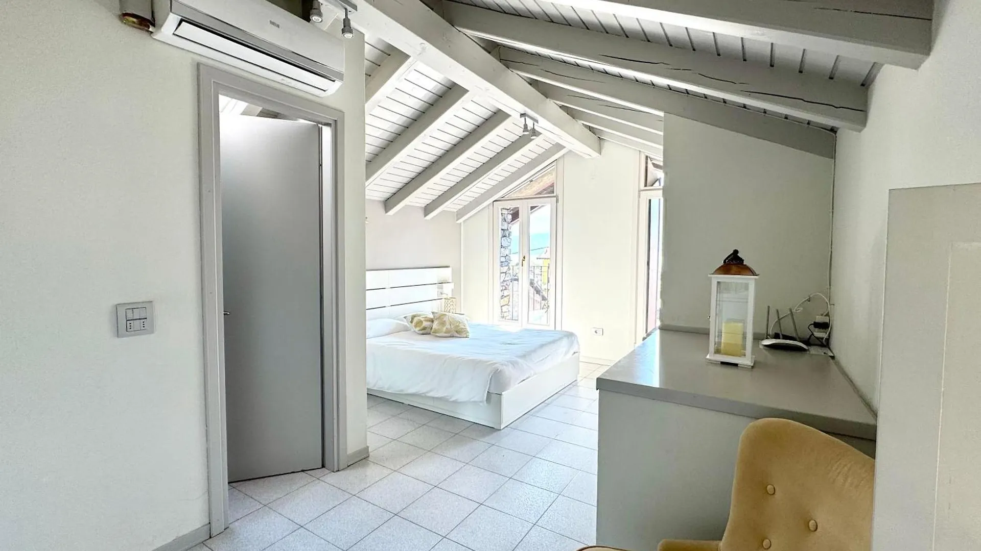 IRIS 1 lago di Como Dongo Apartamento